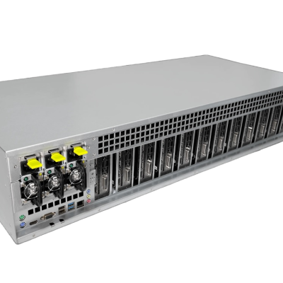 Equipamento de rede metálico cinzento com conectores pretos e amarelos