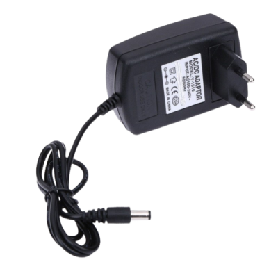 adaptador de corrente preto com ficha de dois pinos e cabo com conector redondo