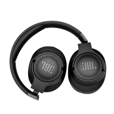 Auscultadores sem fios JBL pretos com logótipos visíveis