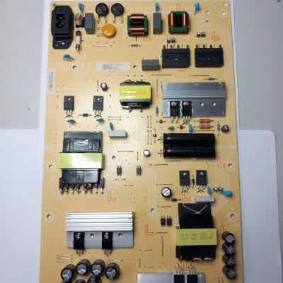 Placa eletrónica com componentes diversos e logo WILTEC ao fundo