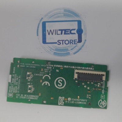 Placa eletrónica verde com componentes e selo azul WILTEC STORE no fundo branco
