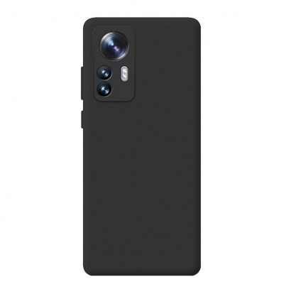 Smartphone preto com três câmaras e flash LED na traseira.