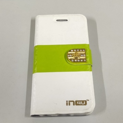 Capa de telemóvel branca e verde com fecho dourado com strass