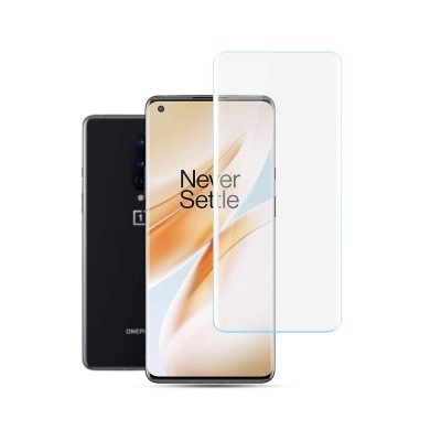 Smartphone preto com câmara tripla e película protetora transparente