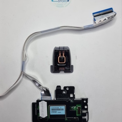 módulo eletrónico preto com cabo flexível e etiqueta azul