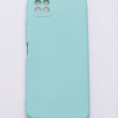 Capa silicone azul-claro para smartphone com abertura para quatro câmaras