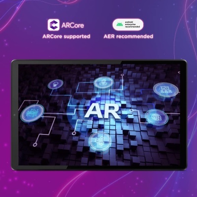 Tablet a mostrar gráficos AR com fundo digital e texto ARCore e AER em fundo roxo