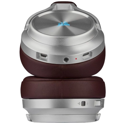 Auscultadores prateados com acolchoamento castanho e portas laterais