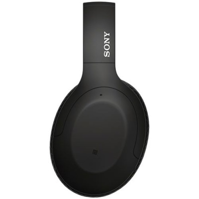Headphone preto Sony com design oval e logotipo visível