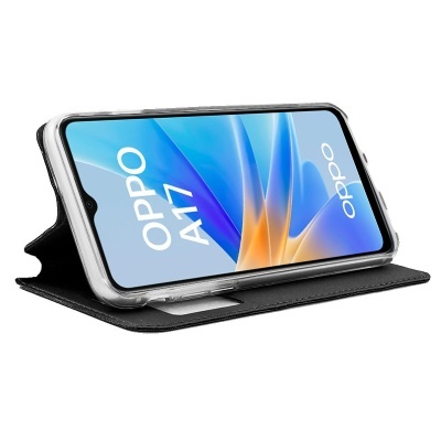 Smartphone OPPO A17 com capa protetora preta