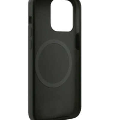 Capa protetora preta para smartphone com recorte da câmara