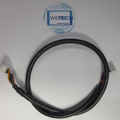 Cabo elétrico com conectores brancos e fios coloridos