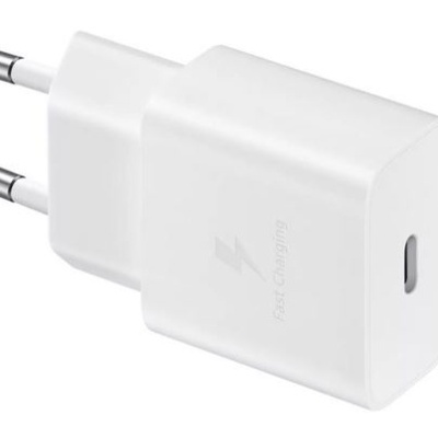 Carregador de parede USB-C branco com texto Fast Charging e fichas redondas