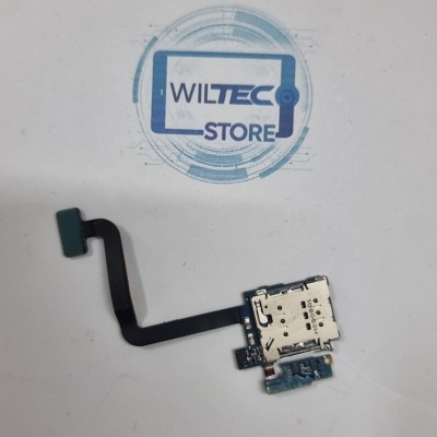 Placa eletrónica com leitor de cartão SIM e conector flexível sobre papel com logotipo WILTEC STORE