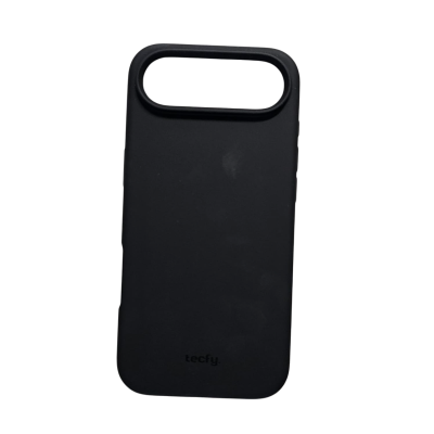 Capa preta para smartphone com abertura retangular para a câmera e texto 'tecfy.'