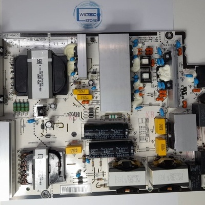 Placa eletrónica branca com componentes variados e selo WLTECH STORE