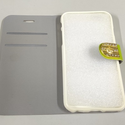 Capa para smartphone tipo carteira cinza com fecho verde e dourado