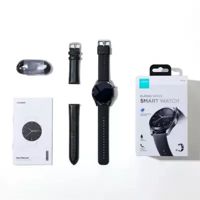 Relógio inteligente Amazfit preto com acessórios e embalagem