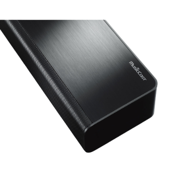 Coluna de som preta com textura metálica e o texto musicCAST