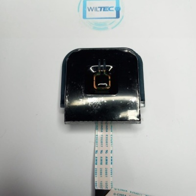 Sensor eletrónico preto com cabo flat branco sobre fundo branco com logótipo WILTEC