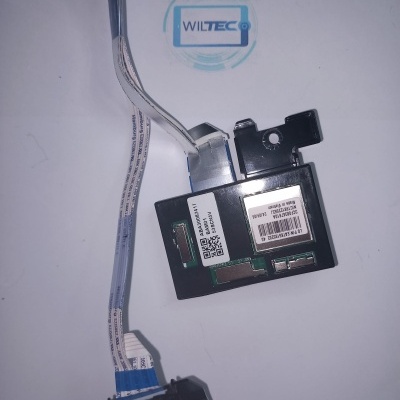 Placa eletrónica com fita flexível e etiquetas, sobre fundo branco com logótipo WILTEC