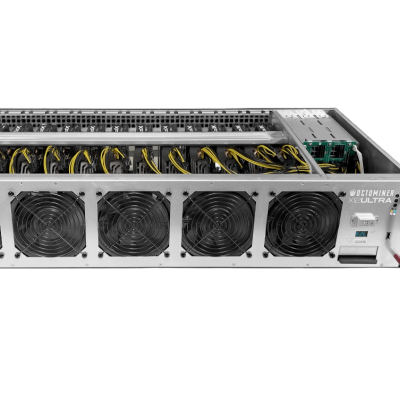 Dispositivo eletrónico com cinco ventoinhas na frente e cabos internos visíveis