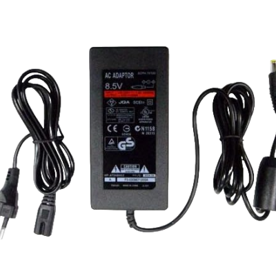 Adaptador AC preto com cabos e ficha para tomada e conector cilíndrico.