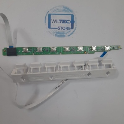 Placa eletrónica verde com botões brancos e cabo, com estrutura plástica branca e selo WILTEC STORE