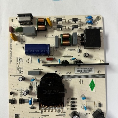 Placa eletrónica branca com vários componentes e etiquetas