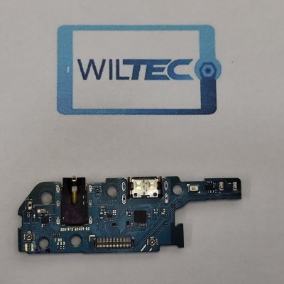 Placa eletrónica azul com componentes e logotipo WILTEC no fundo branco