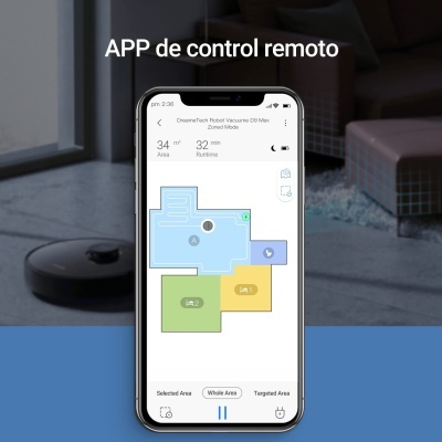 Smartphone mostrando aplicação de controlo remoto de robô aspirador com mapa de áreas coloridas
