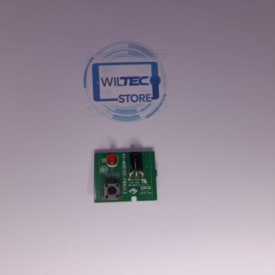 Placa eletrónica verde com botão preto e LED vermelho sobre fundo branco com selo WILTEC STORE
