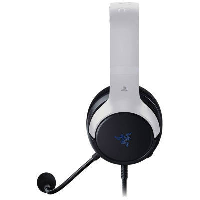 Headset branco e preto com microfone e logótipo Razer e PlayStation