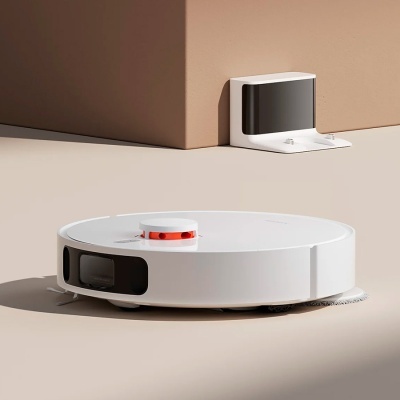 Aspirador robô branco com estação de carregamento