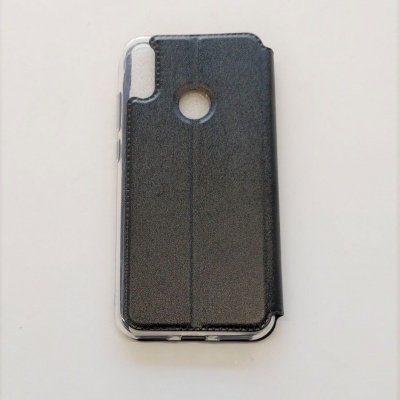 Capa protetora preta para telemóvel com recortes na parte traseira