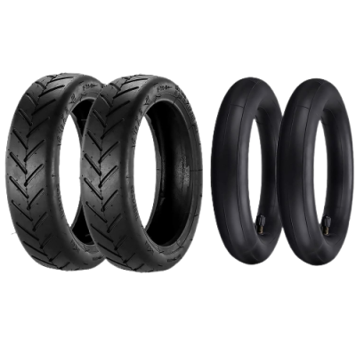 Conjunto de pneus e pneus interiores pretos com válvulas