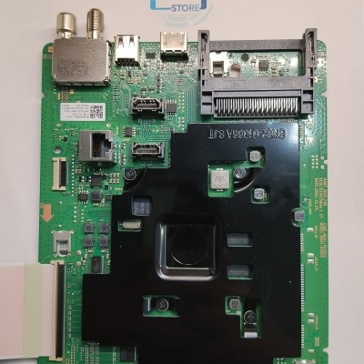 Placa eletrónica verde com componentes e conectores variados sobre fundo branco com selo WILTEC STORE