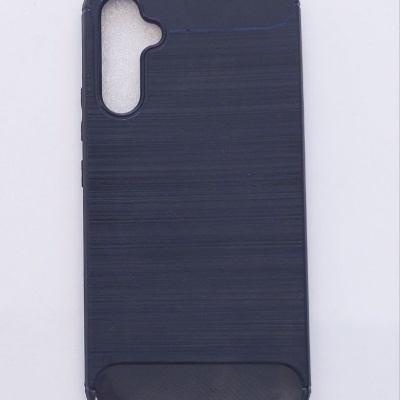 Capa preta para smartphone com abertura para câmara tripla