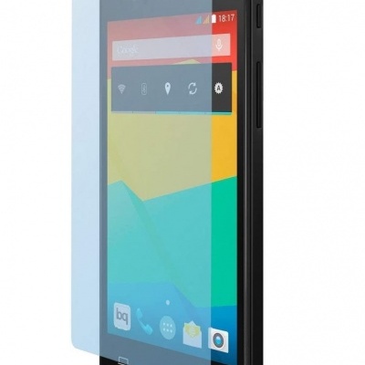 Smartphone preto com ecrã colorido e protector de ecrã transparente