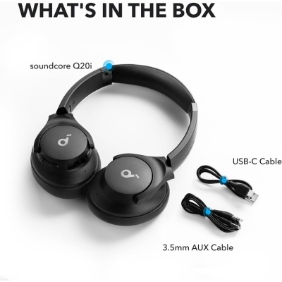 Headphones soundcore Q20i pretos com cabos USB-C e AUX 3,5 mm em fundo branco