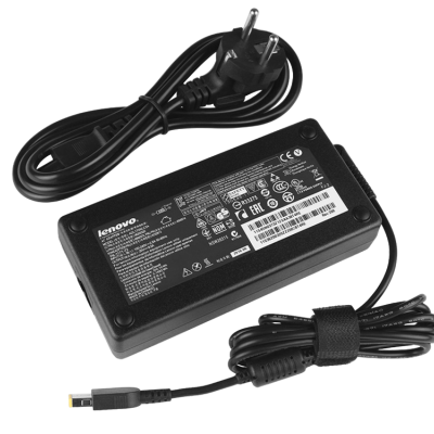 Carregador Lenovo preto com cabos e etiquetas com texto