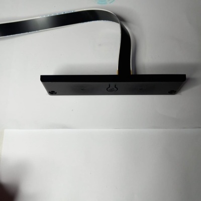 Componente eletrónico preto com cabo flexível e logo WILTEC