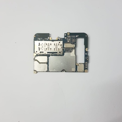 Placa eletrónica de smartphone com componentes metálicos e circuito WILTEC STORE