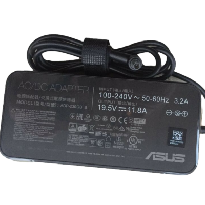Adaptador de corrente preto ASUS com especificações técnicas impressas