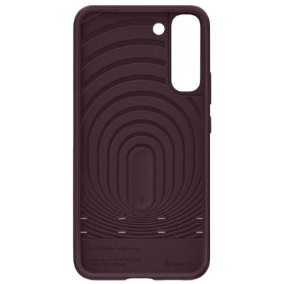 Capa de smartphone castanho escuro com padrão em relevo e recorte grande para câmara