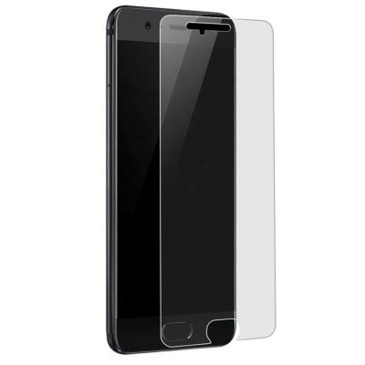 Telemóvel preto com película protetora transparente para ecrã