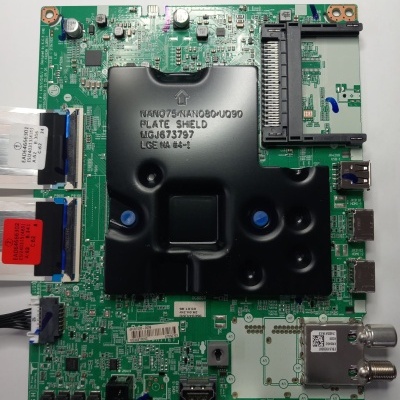 Placa eletrónica verde com componentes e conector preto