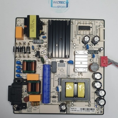 Placa eletrónica com vários componentes incluindo capacitores, resistores, bobinas e dissipadores de calor