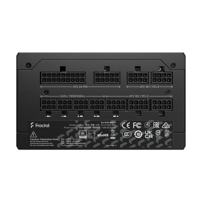 Fonte de alimentação Fractal preta com múltiplas entradas e etiquetas de certificação