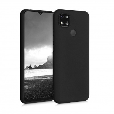 Telemóvel com capa preta mostrando ecrã e traseira com múltiplas câmaras